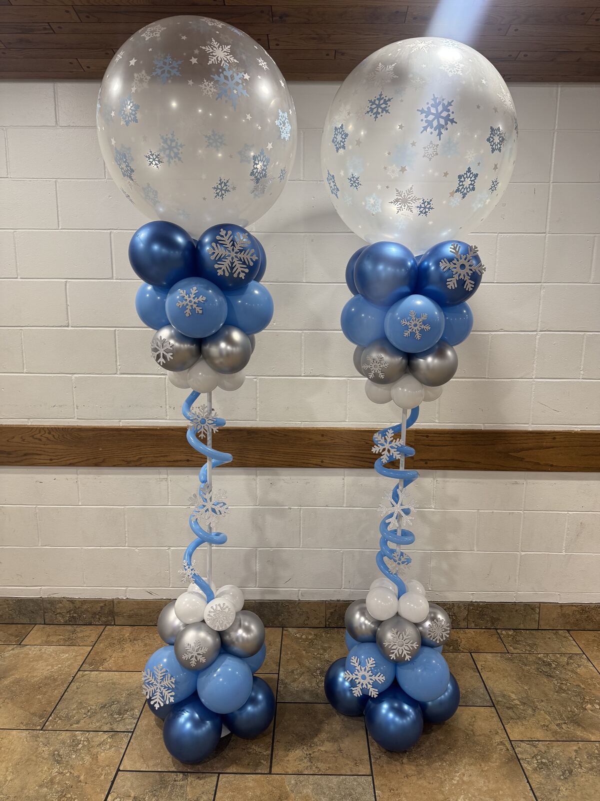 Blue and silver snowflake-themed balloon columns
